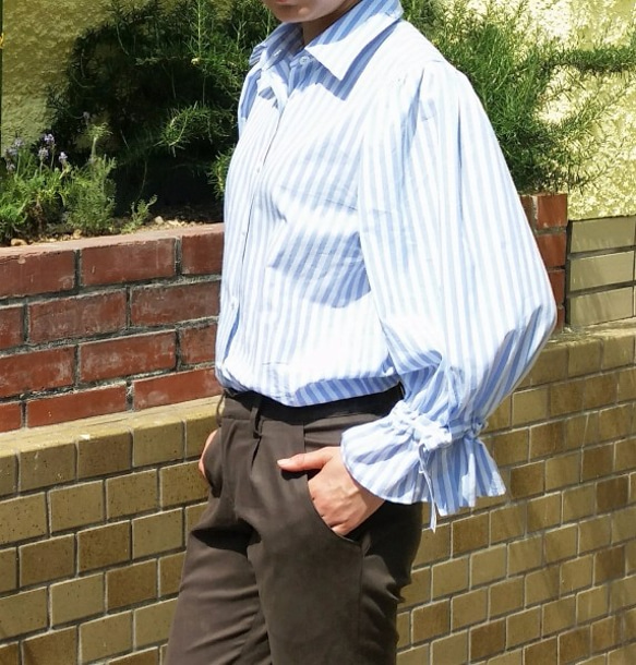 リボン付きバルーン袖ストライプブラウス　白×水色 2枚目の画像