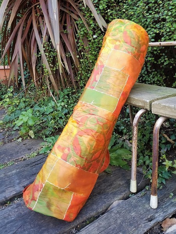 帯で作ったヨガマットケース　膨れ織り刺繍入のレンガ色帯 1枚目の画像