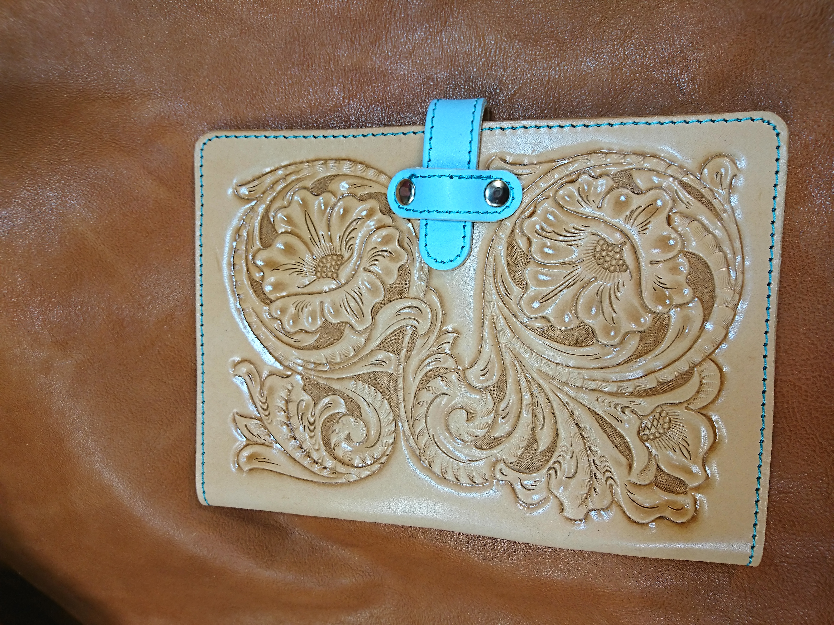 カービング入り手帳カバー