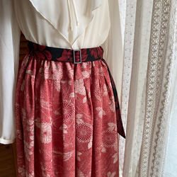 菊とかや芝　切り替えギャザースカート　染め絹　コーラルレッド　テラコッタ　着物リメイク57　SALE 3枚目の画像