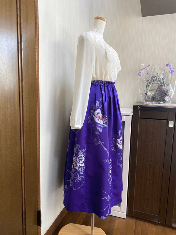 着物リメイク　華やか紫フレアスカート　絹お召し　白絹ペチコート付き　36 3枚目の画像