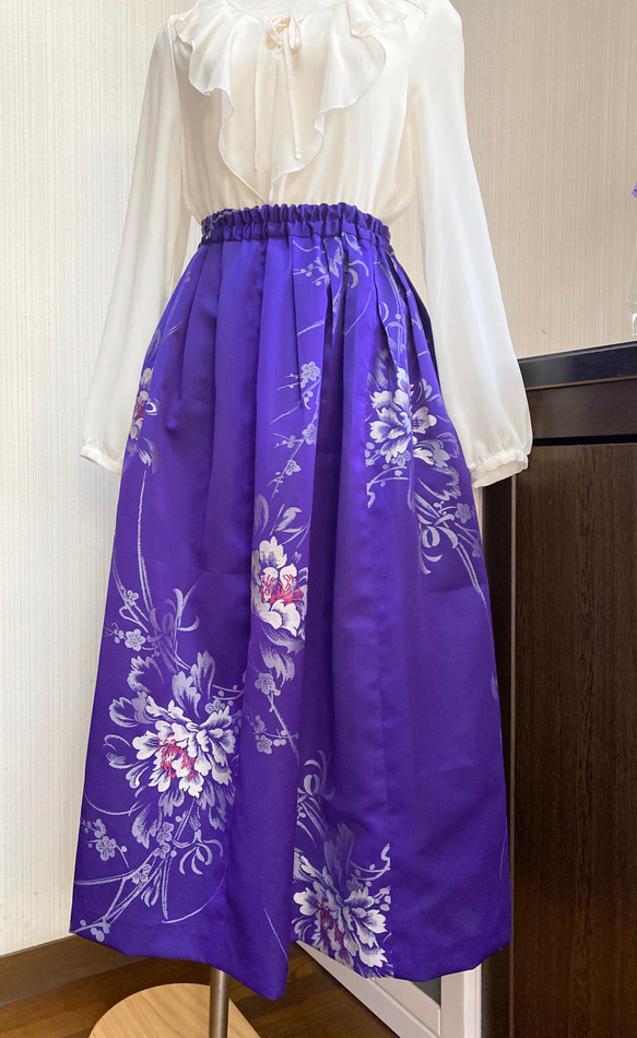 着物リメイク　華やか紫フレアスカート　絹お召し　白絹ペチコート付き　36 5枚目の画像