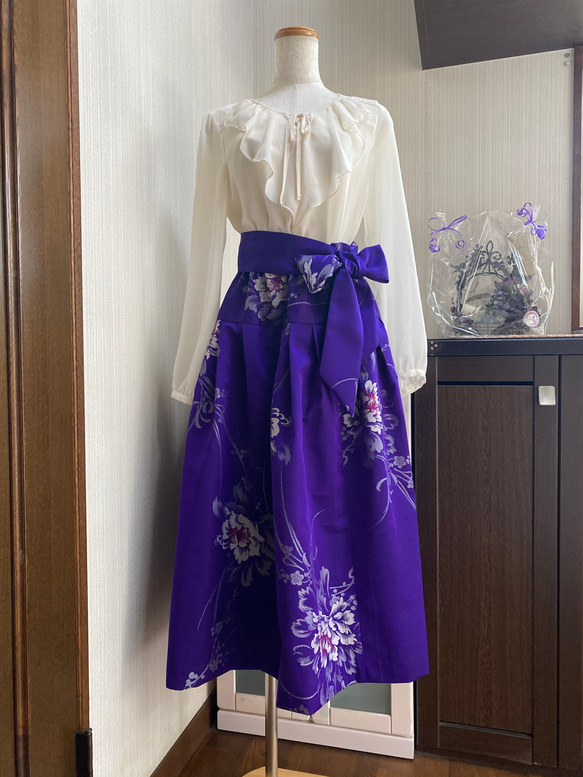 着物リメイク　華やか紫　切り替えフレアスカート　絹お召し　リボンベルト付　白絹ペチコート付き　38 1枚目の画像