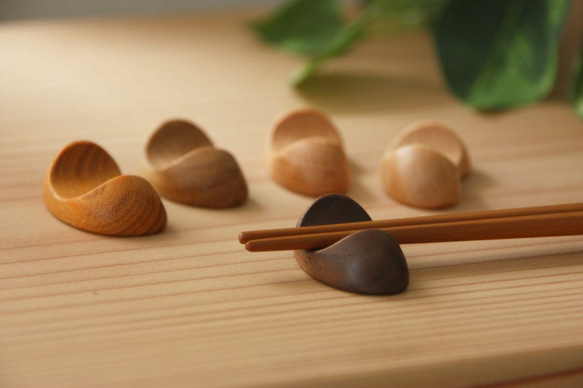 木の箸置き 豆形 ミニサイズ 5種セット 1枚目の画像