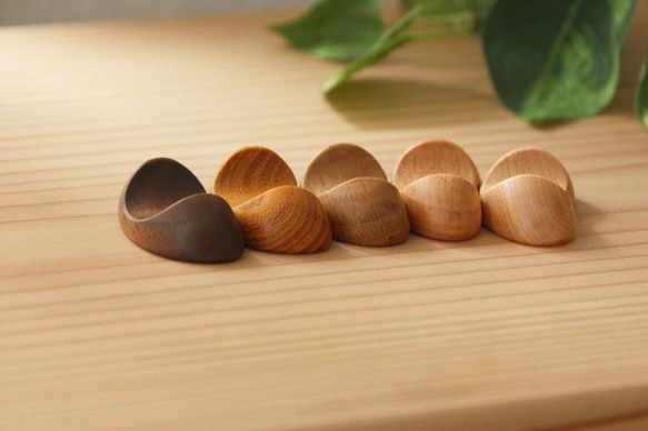 木の箸置き 豆形 ミニサイズ 5種セット 2枚目の画像