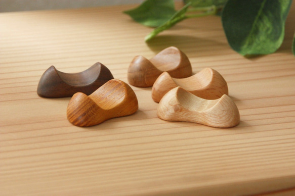 木の箸置き 豆形 ミニサイズ 5種セット 3枚目の画像