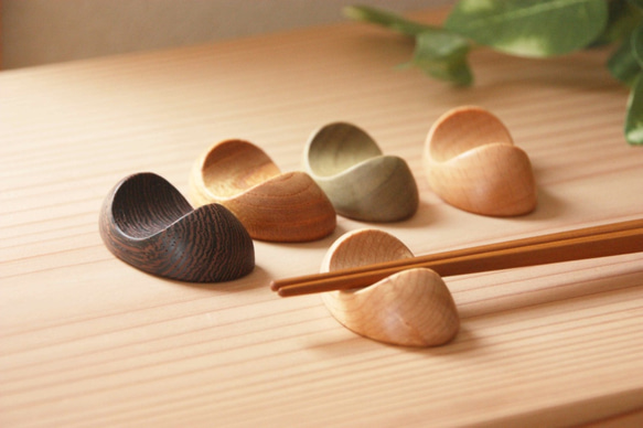 木の箸置き 豆形 5種セット 1枚目の画像
