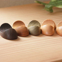 木の箸置き 豆形 5種セット 2枚目の画像