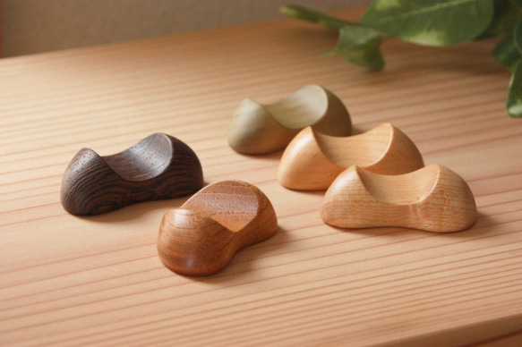 木の箸置き 豆形 5種セット 3枚目の画像