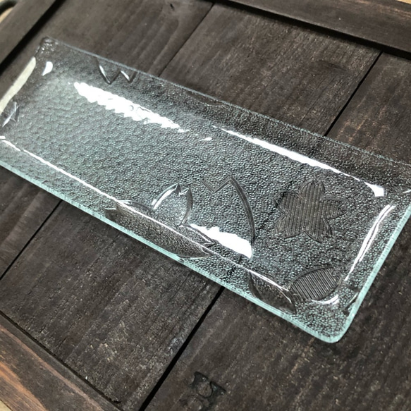 さくら　長皿（小）　昭和レトロガラス　アンティーク　型ガラス　もったいないをカタチに　思い出と一緒に　 1枚目の画像