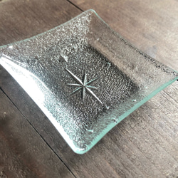 銀河　豆皿　小さい皿　昭和レトロガラス　アンティーク　型ガラス　もったいないをカタチに　思い出と一緒に 1枚目の画像