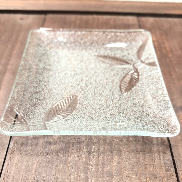 めばえ　　小皿　　昭和レトロガラス　アンティーク　型ガラス　もったいないをカタチに　思い出と一緒に 5枚目の画像