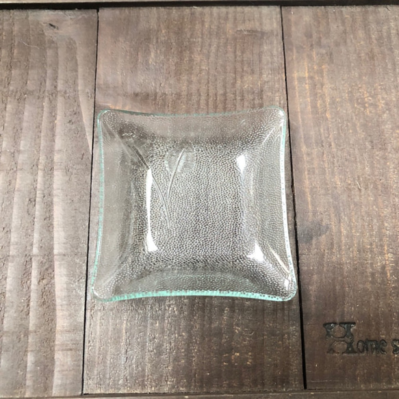 みどり　　豆皿　小さい皿　昭和レトロガラス　アンティーク　型ガラス　もったいないをカタチに　思い出と一緒に 6枚目の画像