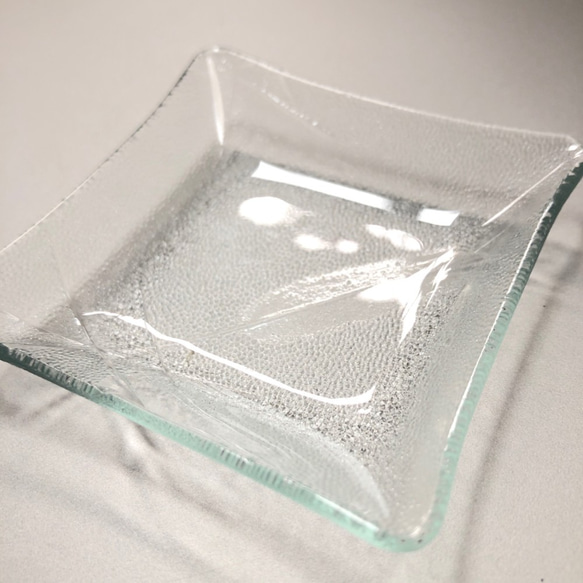 ささ　　豆皿　小さい皿　昭和レトロガラス　アンティーク　型ガラス　もったいないをカタチに　思い出と一緒に 2枚目の画像
