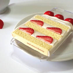 ストロベリークリームケーキ携帯電話のシェル|粘土受注生産で作られたシミュレーション食品の電話シェル 3枚目の画像