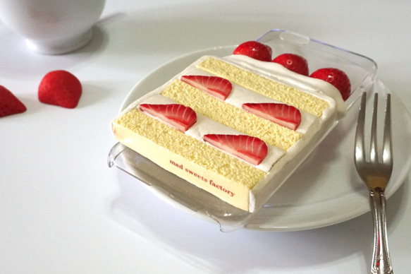 ストロベリークリームケーキ携帯電話のシェル|粘土受注生産で作られたシミュレーション食品の電話シェル 3枚目の画像