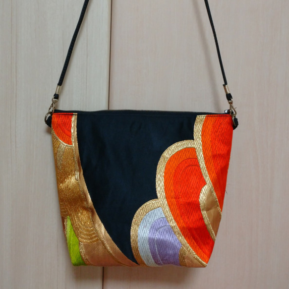 和柄 ☆ 帯リメイク ショルダーバッグ (30㎝×23㎝×10㎝) トート