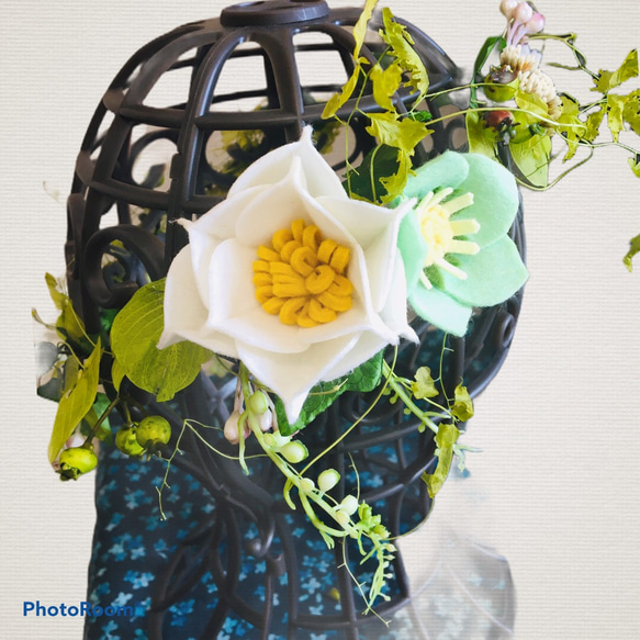 森の妖精の花冠　ヘッドドレス　ヘアアクセサリー　フェルト　花　ウェディング　リース　 4枚目の画像
