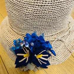 フェルト　花　クチナシのコサージュ　ブローチ　藍 1枚目の画像