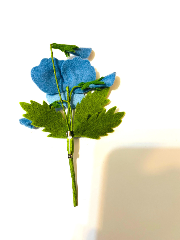 フェルトのお花　パンジーのブローチ(水色) コサージュ 2枚目の画像