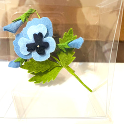 フェルトのお花　パンジーのブローチ(水色) コサージュ 4枚目の画像