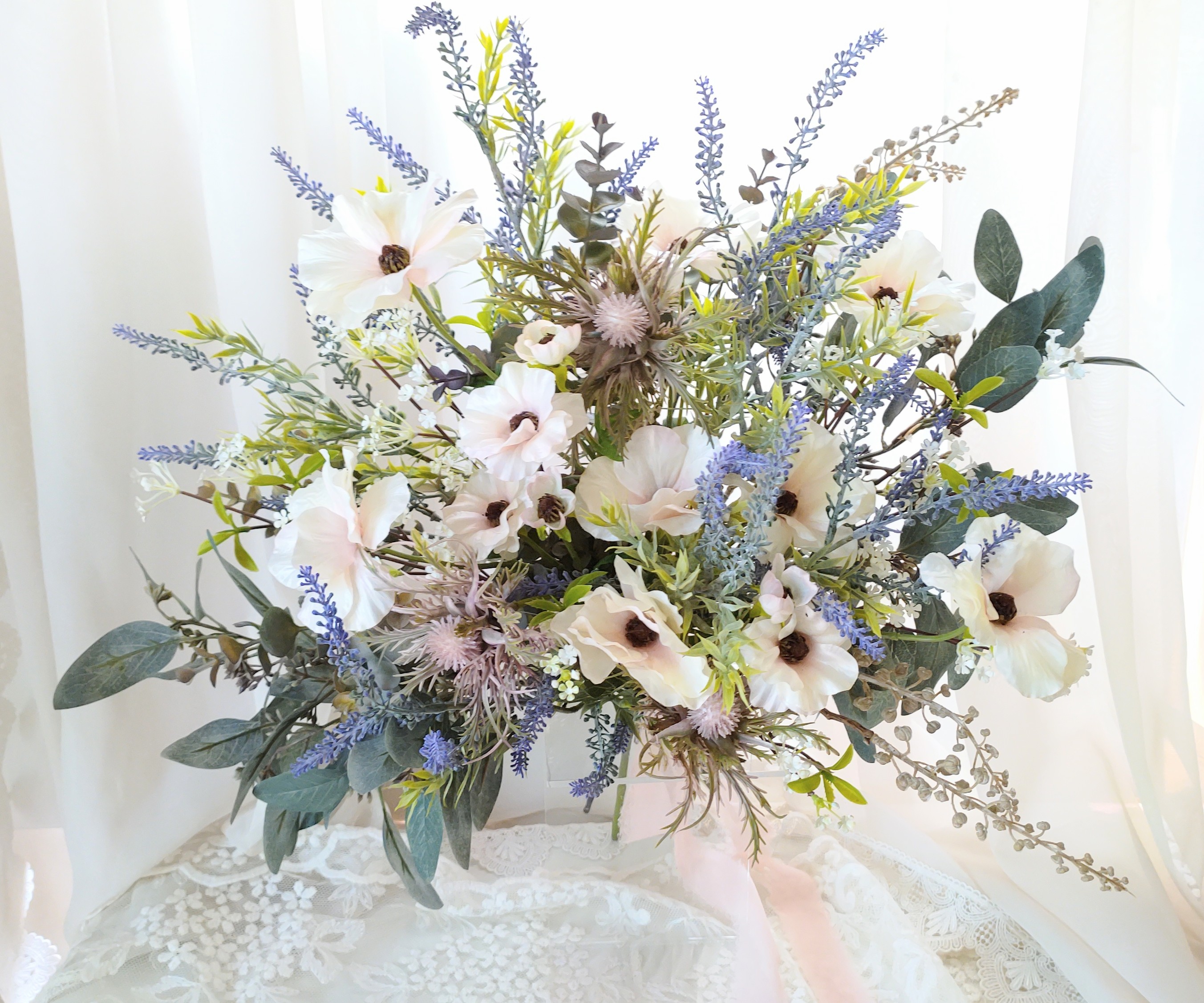 ウエディングクラッチブーケ(ナチュラル)ブートニア込み 世界で１つ貴女だけにお勧めします。