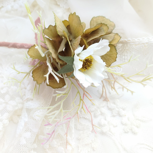 ウエディングクラッチブーケ(白コスモス)ブートニア込み 世界でひとつ