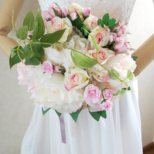 ウエディングクラッチブーケ（ピンクローズ）ブートニア込み  