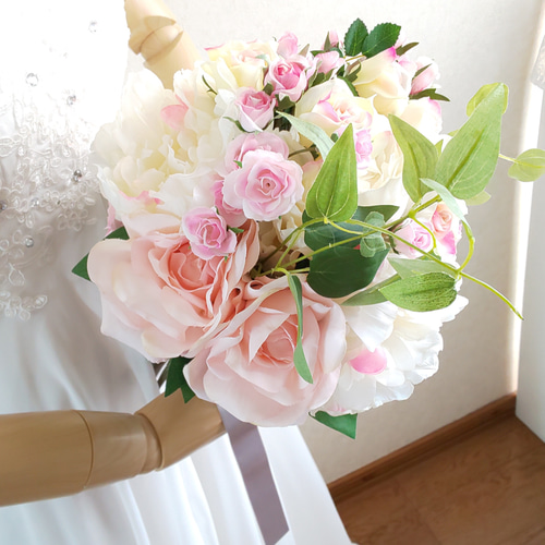 ウエディングクラッチブーケ（ピンクローズ）ブートニア込み  