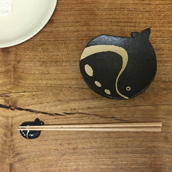 セミクジラ箸置き2こセット　(陶器　くじら　鯨　シャチ　プレゼント　） 3枚目の画像