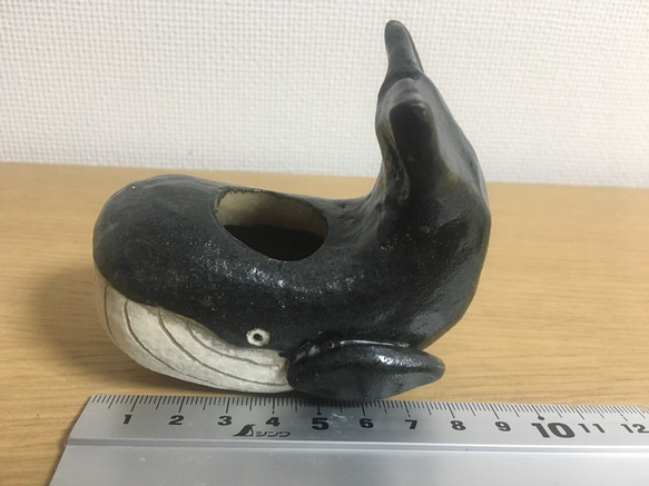 工房彩陶「鯨花器 」（くじら　クジラ　黒　ブラック　香炉　陶器　一輪ざし　かわいいプレゼント　ギフト） 6枚目の画像