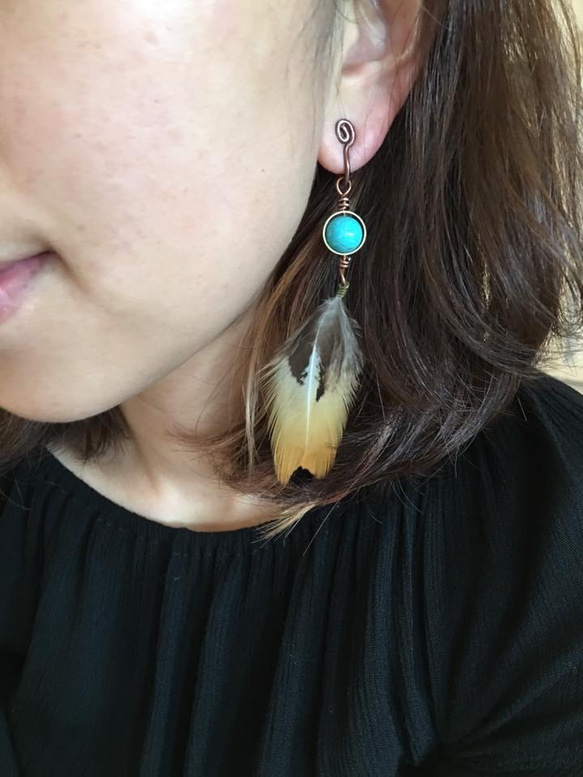 綠松石羽毛耳環-不用穿耳洞-鋁線手作耳環-耳夾、耳針 第2張的照片