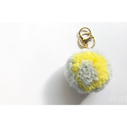 BIGBANG ファー風ポンポン キーホルダー】 FXXK IT ver pink(G