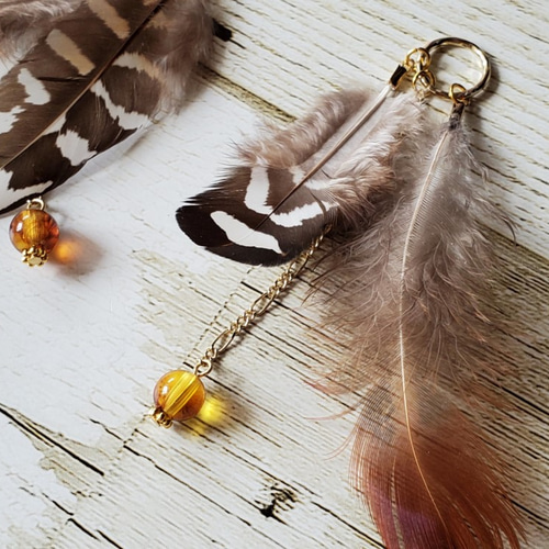 ナチュラルフェザー おおぶりピアス／イヤリング ピアス（フック