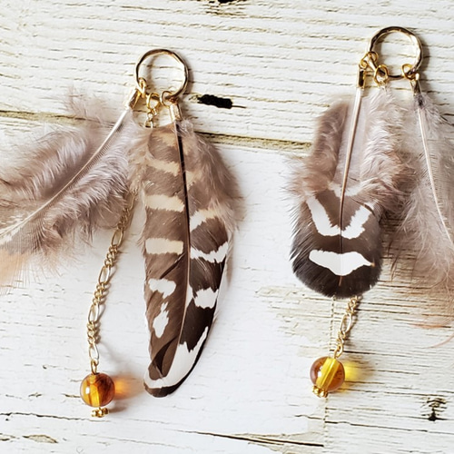 ナチュラルフェザー おおぶりピアス／イヤリング ピアス（フック
