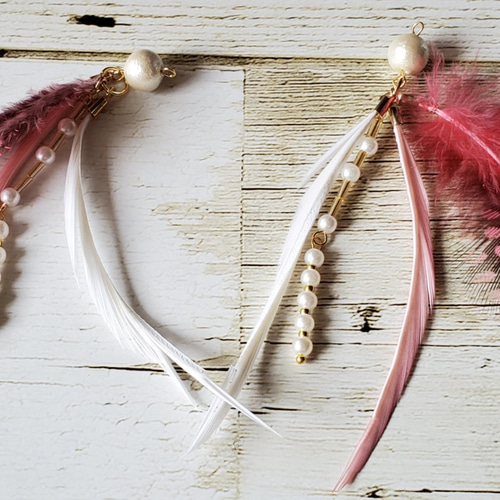 ナチュラルフェザー おおぶりピアス／イヤリング ピアス（フック