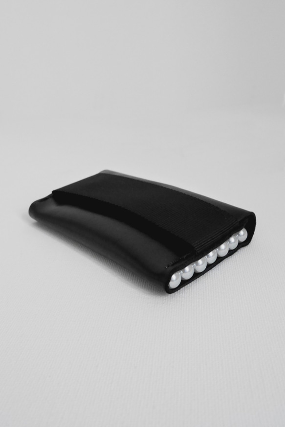 HANDMADE BLACK LEATHER/ PEARL CARD CASE (MADE-TO-ORDER) 第1張的照片