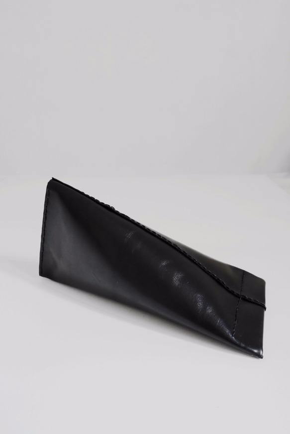 HANDMADE GEO BLACK LEATHER/ PEARL CLUTCH (MADE-TO-ORDER) 第6張的照片