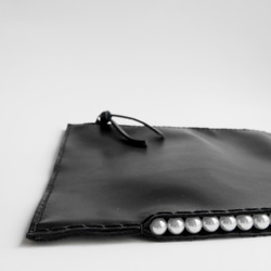 HANDMADE BLACK LEATHER/ PEARL WRISTLET (MADE-TO-ORDER) 第3張的照片