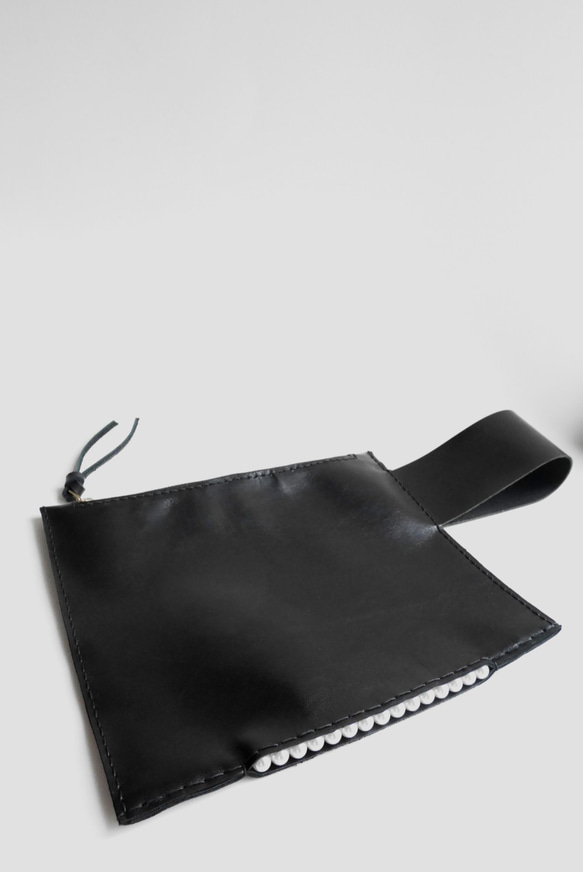 HANDMADE BLACK LEATHER/ PEARL WRISTLET (MADE-TO-ORDER) 第5張的照片