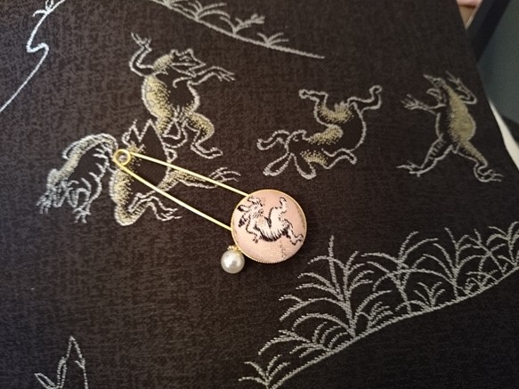 鳥獣戯画キルトピン 相撲兎  西陣織pink 3枚目の画像