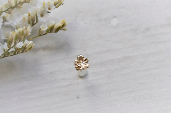 【下單後生產】金滴飄飄-水櫻花-單耳環/K10YG 第4張的照片