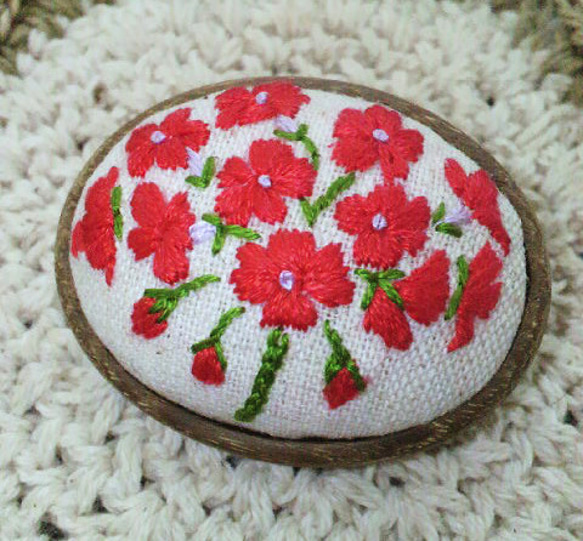 ゼラニウムの刺繍のブローチ ブローチ Yuko Niwa 通販 2424940
