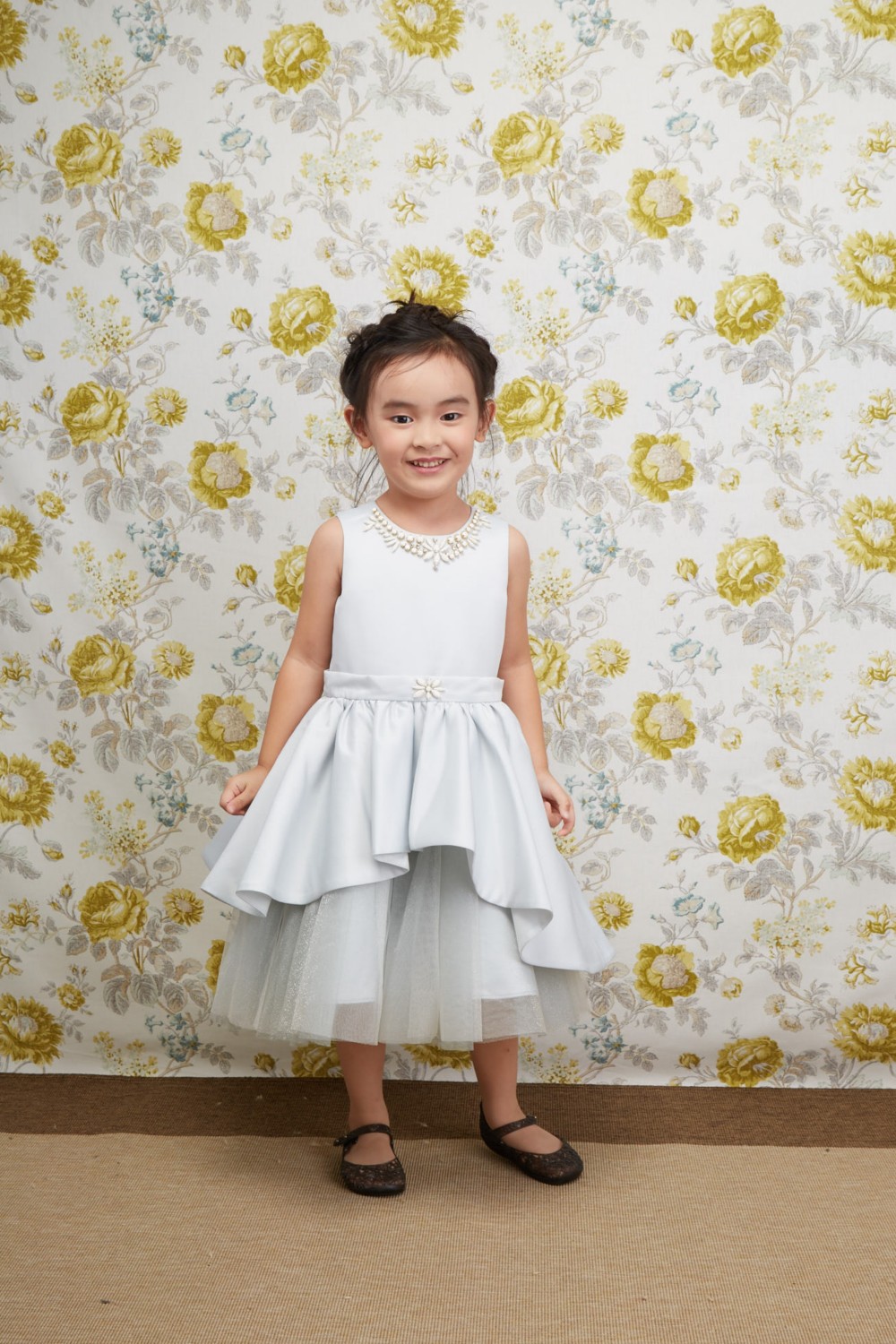 多層2つの摩耗スタイルのドレスをドレープ