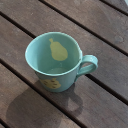 洋ナシのマグカップ 水色 2枚目の画像