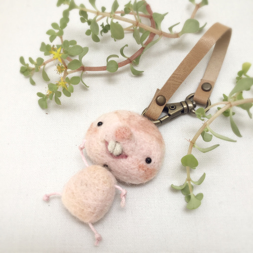 羊毛フェルト ハダカデバネズミのバックチャーム 羊毛フェルト ちく