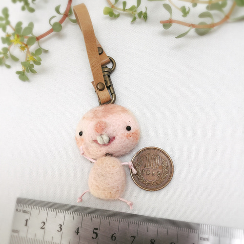羊毛フェルト ハダカデバネズミのバックチャーム 羊毛フェルト ちく