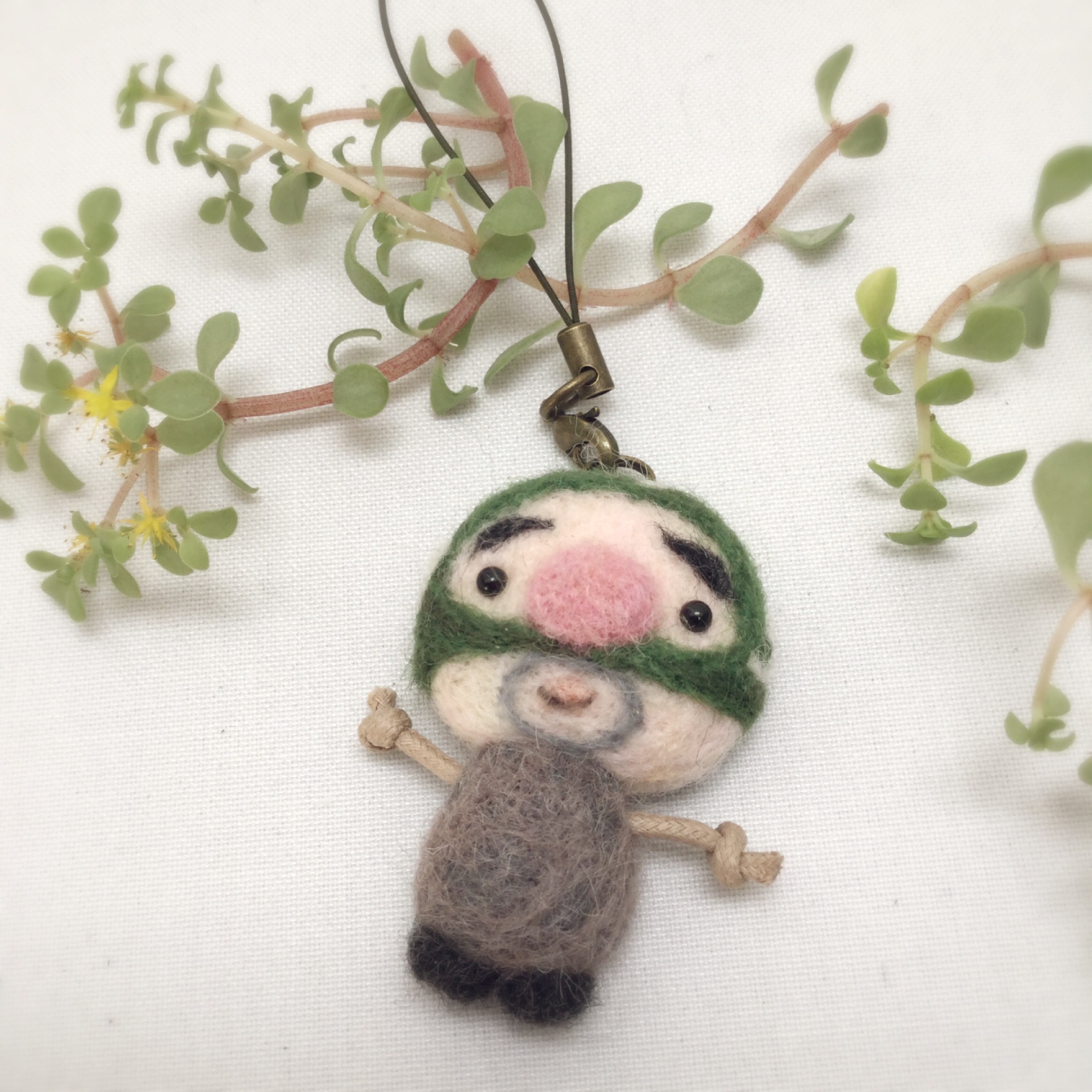 Howakero ほわケロ 羊毛フェルト　ミニストラップシリーズ　牛 オンライン ショップハンドメイド・手芸 - Howakero ほわケロ