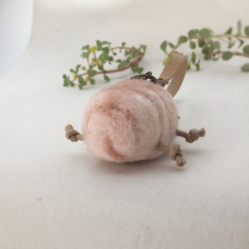 羊毛フェルト ハダカデバネズミのバックチャーム 羊毛フェルト ちく