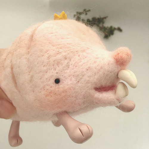 羊毛フェルト ハダカデバネズミ女王 羊毛フェルト ちくpupu. 通販